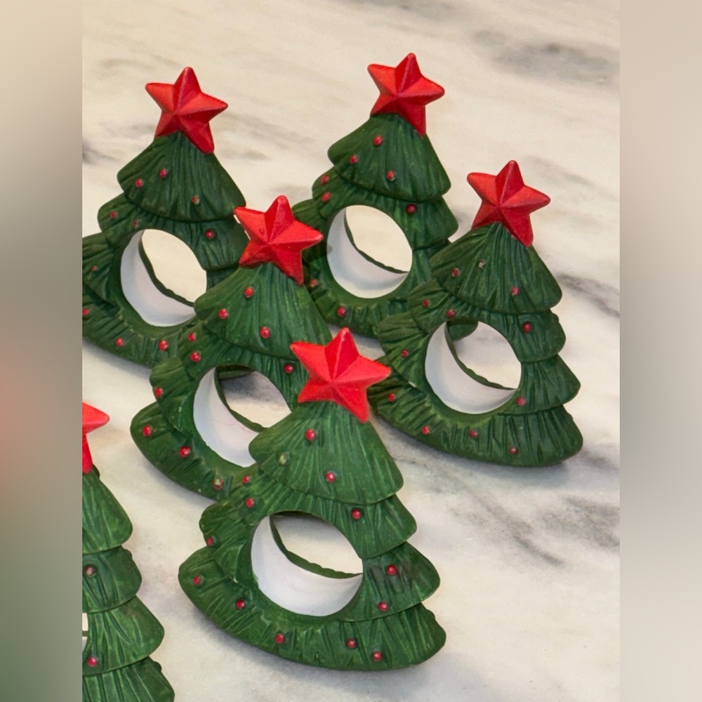 Festive Set of 8 Hand Painted Green Christmas Tree Napkin Rings with Red Stars - Picture 4 of 5